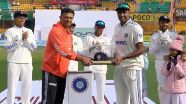 Ravi Ashwin Features In 100th Test: टीम इंडिया के लिए 100वां टेस्ट खेलने उतरे आर अश्विन, हेड कोच राहुल द्रविड़ ने स्टार स्पिनर को सौंपी स्पेशल कैप, टीम ने दीं गार्ड ऑफ ऑनर, देखें फोटो और वीडियो  