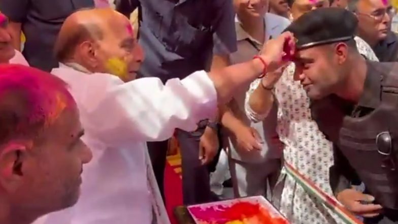 Happy Holi 2024: देशभर में होली की धूम,  रक्षा मंत्री राजनाथ सिंह ने दिल्ली में अपने आवास पर NSG कमांडो के साथ गुलाल लगाकर मनाई होली, देखें वीडियो