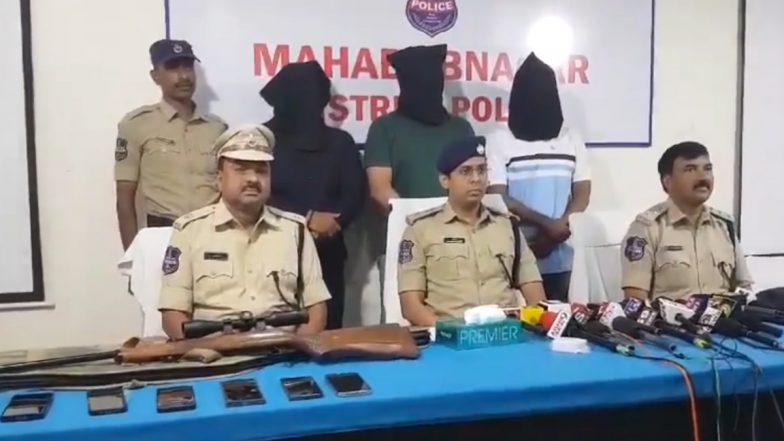 Telangana Stray Dogs killing Case: तेलंगाना में कुत्ते की मौत का खौफनाक बदला! 20 स्ट्रीटडॉग्स की गोली मारकर ली जान, 3 गिरफ्तार (Watch Video)