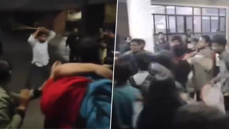 JNU Clash Video: जेएनयू में देर रात छात्रों के बीच खूनी झड़प, ABVP और लेफ्ट छात्रों के बीच जमकर चले लाठी-डंडे