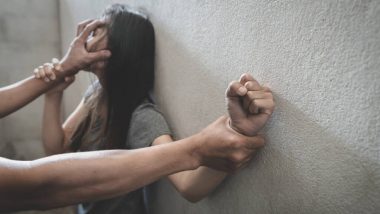 UP Shocker: घर में घुसकर युवती से दुष्कर्म के आरोप में युवक के खिलाफ मामला दर्ज