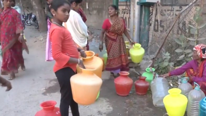 Bengaluru Water Crisis: बेंगलुरु में भयानक जल संकट, पानी की बूंद-बूंद को तरसे लोग (Video)