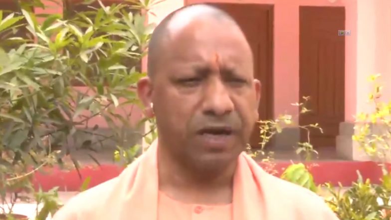 Lucknow: सीएम योगी आदित्यनाथ विपक्ष पर बरसे,कहा - कांग्रेस का इतिहास संविधान का गला घोटने का रहा है -Video