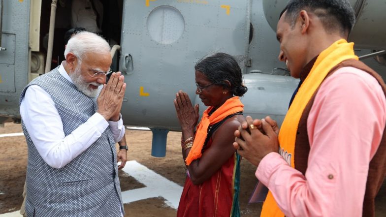 PM Modi Meets Fruit Seller Mohini Gowda: कर्नाटक में चुनाव प्रचार के बीच फल विक्रेता मोहिनी से पीएम मोदी ने की मुलाकात, फोटो वायरल