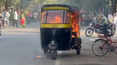 CNG Rickshaw Caught Fire in Surat: गुजरात के सूरत में टला बड़ा हादसा! सीएनजी से चलने वाले रिक्शे में लगी आग, बाल-बाल बचे यात्री (Watch Video)