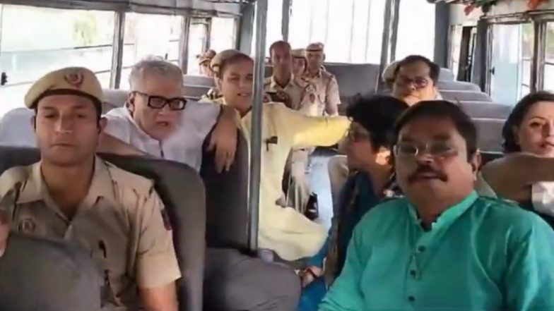 Delhi: Election Commission के ऑफिस के बाहर प्रदर्शन कर रहें टीएमसी नेताओं को पुलिस ने हिरासत में लिया - Video
