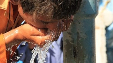 UP के इस गांव में 76 साल बाद चट्टानों का सीना चीरकर पहुंचा पानी, नल से जल आते ही झूम उठे ग्रामीण