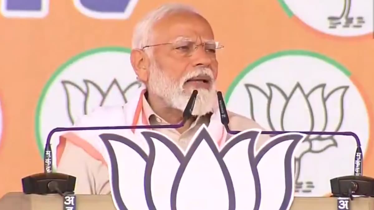 Pm Modi Aligarh Rally: यूपी के अलीगढ़ में सपा-कांग्रेस पर बरसे पीएम मोदी, योगी सरकार की जमकर की तारीफ (Watch Video)