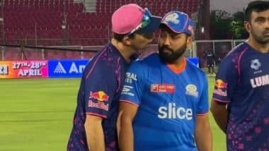 Shane Bond Tries Kissing Rohit Sharma: प्रशिक्षण सत्र के दौरान शेन बॉन्ड ने रोहित शर्मा को चूमने की कोशिश की, देखें वीडियो