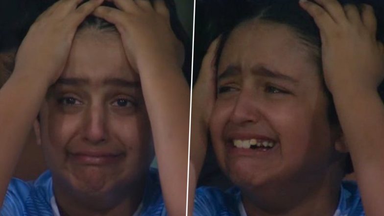 Young Fan Crying After Pakistan Lost: चौथे टी20 मैच में पाकिस्तान की न्यूजीलैंड से हार के बाद रोता नजर आया युवा फैन, वीडियो हुआ वायरल