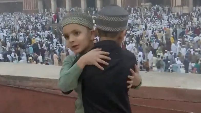 Eid UL Fitr 2024: देशभर में धूमधाम से मनाई जा रही ईद, राष्ट्रपति मुर्मू, PM मोदी और CM योगी ने दी बधाई, देखें खूबसूरत VIDEO-