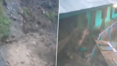 J&K Landslide: जम्मू-कश्मीर में भारी बारिश का कहर, पुंछ में भूस्खलन से कई घर ढहे, कई जिलों में स्कूल बंद रखने की चेतावनी (Watch Video)