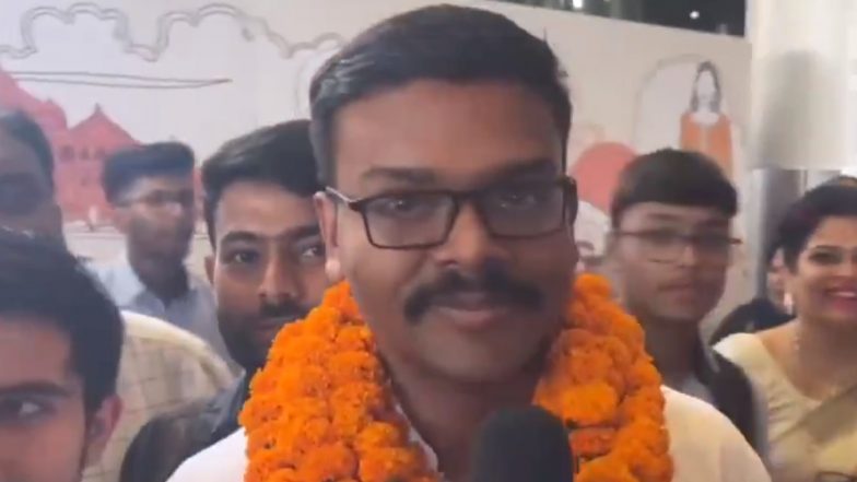 Lucknow : UPSC टॉपर आदित्य श्रीवास्तव पहुंचे अपने शहर, परिवार और दोस्तों ने किया जोरदार स्वागत -Video