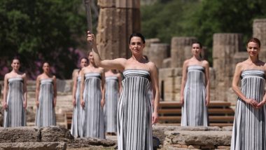 Paris Olympics 2024 Flame: खराब मौसम के बावजूद प्राचीन खेलों के जन्मस्थली यूनान में पेरिस ओलंपिक की जलाई गयी लौ, देखें वीडियो