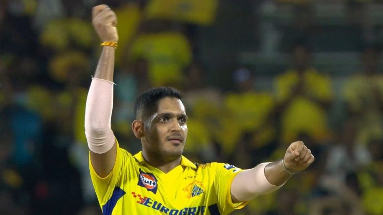 CSK vs KKR: तुषार देशपांडे ने आंद्रे रसेल को आउट करने के बाद ड्वेन ब्रावो के जश्न की नकल की, वीडियो हुआ वायरल