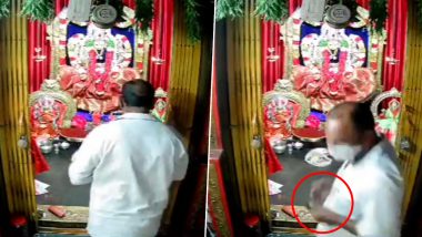 आंध्र प्रदेश के सौभाग्यलक्ष्मी मंदिर में चोरी, श्रद्धालु के भेष में आए व्यक्ति ने भगवान के गले से चुराया मंगलसूत्र, घटना का वीडियो CCTV में कैद