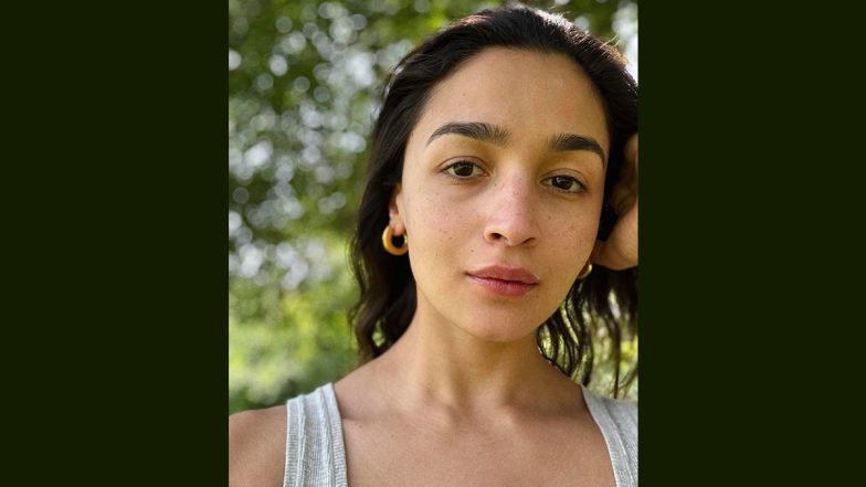 Alia Bhatt ने शेयर की बिना मेकअप वाली तस्वीर, खुले बालों और सुनहरी बालियों में दिखा प्राकृतिक सौंदर्य (View Pic)