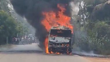 Andhra Pradesh Fire Video: आंध्र प्रदेश में गद्दों से भरी डीसीएम वैन में लगी आग, धू-धू कर जली