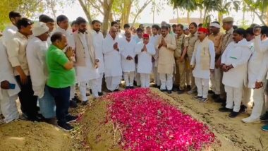 Mukhtar Ansari Death: सपा नेता धर्मेंद्र यादव पहुंचे मुख़्तार अंसारी के घर, परिवार वालों से मुलाकात के बाद कब्र पर चढ़ाएं गुलाब के फूल, देखें वीडियो