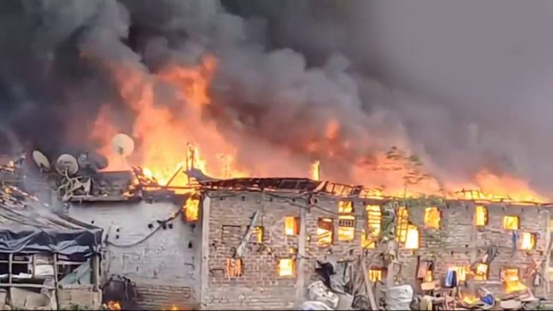 Slum Fire Video: कोलकाता के जेसोर रोड पर बस्ती में लगी आग, दमकल की गाड़ियां मौके पर मौजूद