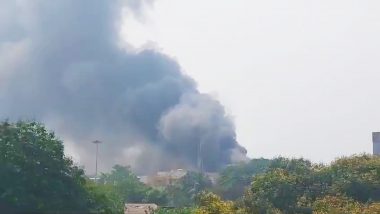 Mumbai Fire Video: मुंबई में ब्रिटानिया कंपनी के पास गोदाम में लगी भीषण आग, वीडियो आया सामने