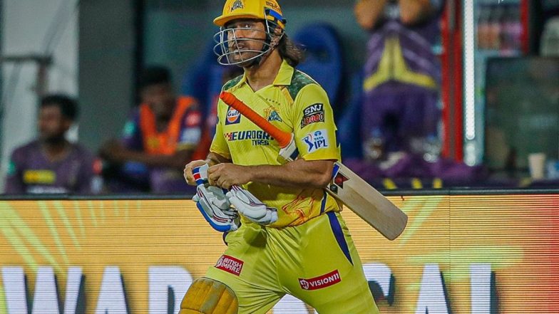CSK vs KKR IPL 2024: मैच के आखिरी ओवर में बल्लेबाजी करने उतरे एमएस धोनी, चेपॉक स्टेडियम में फैंस मचाया कोहराम, देखें वीडियो