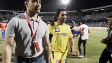 MS Dhoni Injury: क्या दिल्ली कैपिटल्स के खिलाफ मैच में चोटिल हुए एमएस धोनी? मुकाबले के बाद लंगड़ा कर चलते देख फैंस परेशान, देखें वीडियो