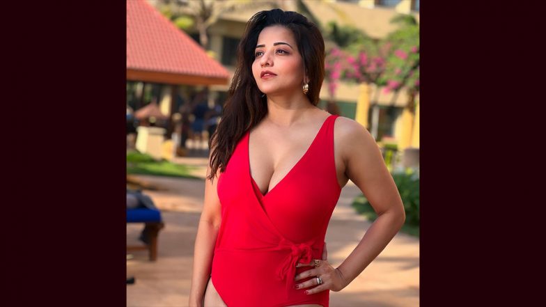 Monalisa ने रेड मोनोकिनी पहन बिखेरा जलवा, एक्ट्रेस की कातिल अदा ने फैंस का धड़काया दिल (View Pic)