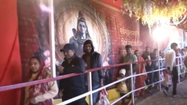 Chaitra Navaratri 2024: चैत्र नवरात्रि के पहले दिन देशभर के मंदिरों में उमड़ी भक्तों की भीड़, माता के दर्शन के लिए लंबी कतारों में दिखे श्रद्धालु, देखें VIDEO
