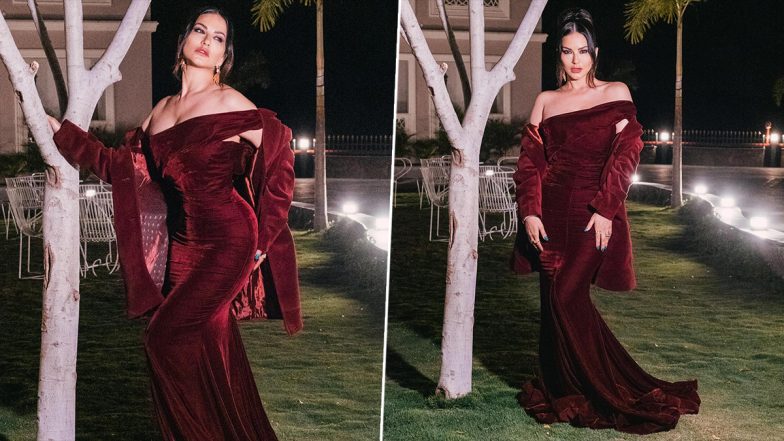 Sunny Leone का ऑफ शोल्डर सिजलिंग गाउन में दिखा किलर अवतार, एट्रेस की हॉटनेस ने बढ़ाया पारा (View Pics)