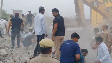 UP Building Collapse: मुजफ्फरनगर में बड़ा हादसा, बिल्डिंग की छत गिरने से मलबे में 30 लोगों के फंसे होने की आशंका, रेस्क्यू ऑपरेशन जारी- VIDEO