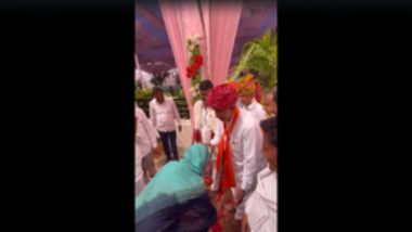Lok Sabha Election 2024: अशोक गहलोत की बहू ने अपने पति के खिलाफ चुनाव लड़ रहे बीजेपी उम्मीदवार के छुए पैर, मांगा जीत का आशीर्वाद