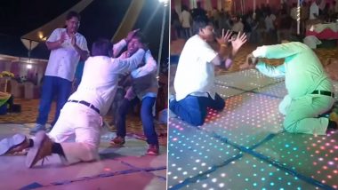 शादी में डीजे की धुन पर शख्स ने किया अजगर डांस, Viral Video देख लोग बोले- ये सीधे निगल जाएगा