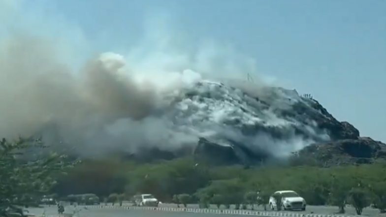 Bandhwari Landfill Fire: गाजीपुर के बाद अब गुरुग्राम में जलने लगा कूड़े का पहाड़, Video में देखें बंधवाड़ी लैंडफिल साइट की भीषण आग