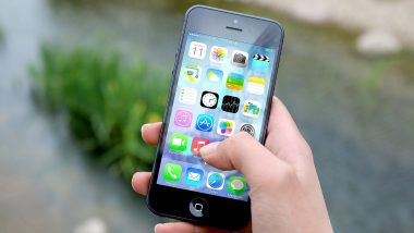 iPhone Users Alert: एप्पल ने भारत सहित 92 देशों के आईफोन यूजर्स को दी साइबर हमले की चेतावनी, जानें स्पाइवेयर नोटिफिकेशन मिलने पर क्या करें?