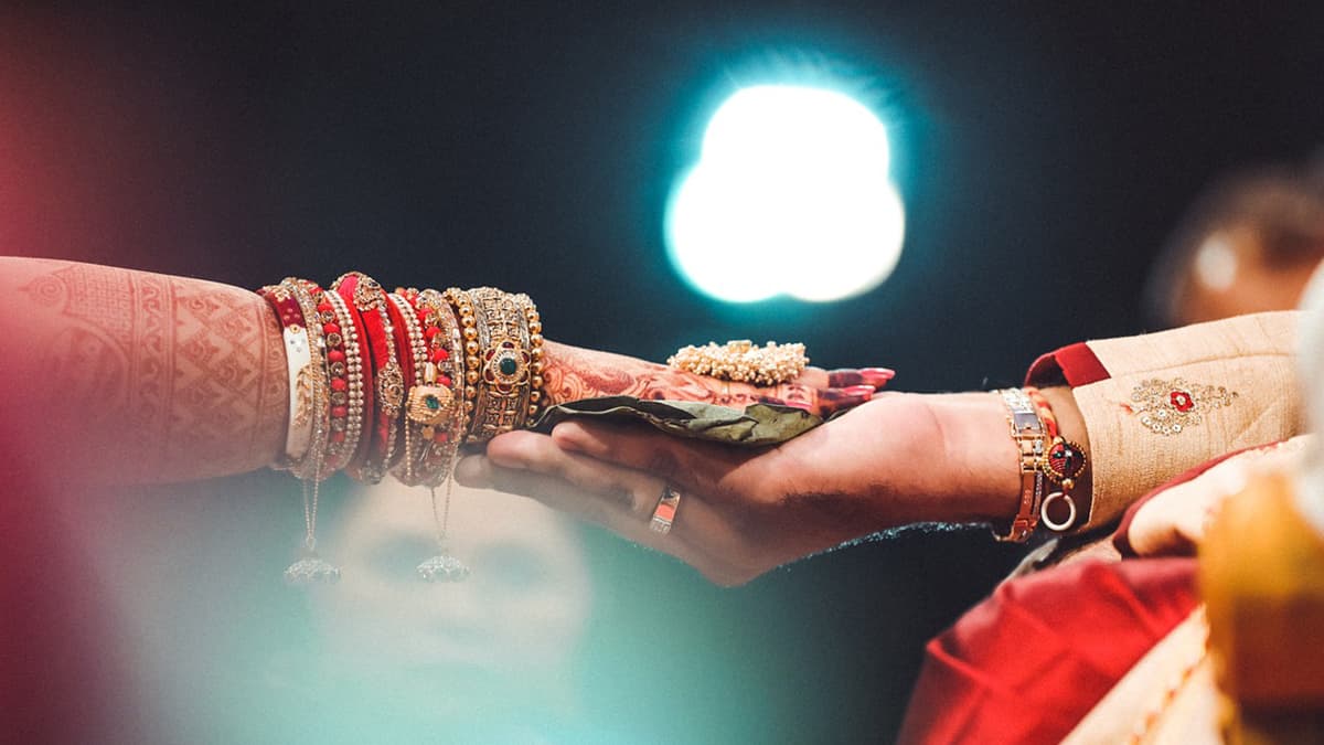 Matrimonial Fraud: मेट्रोमोनियल साइट पर मिले लड़के ने ठगे 40 लाख, ऐसी गलतियां आपको भी पड़ सकती है भारी; अपनाएं ये सेफ्टी टिप्स