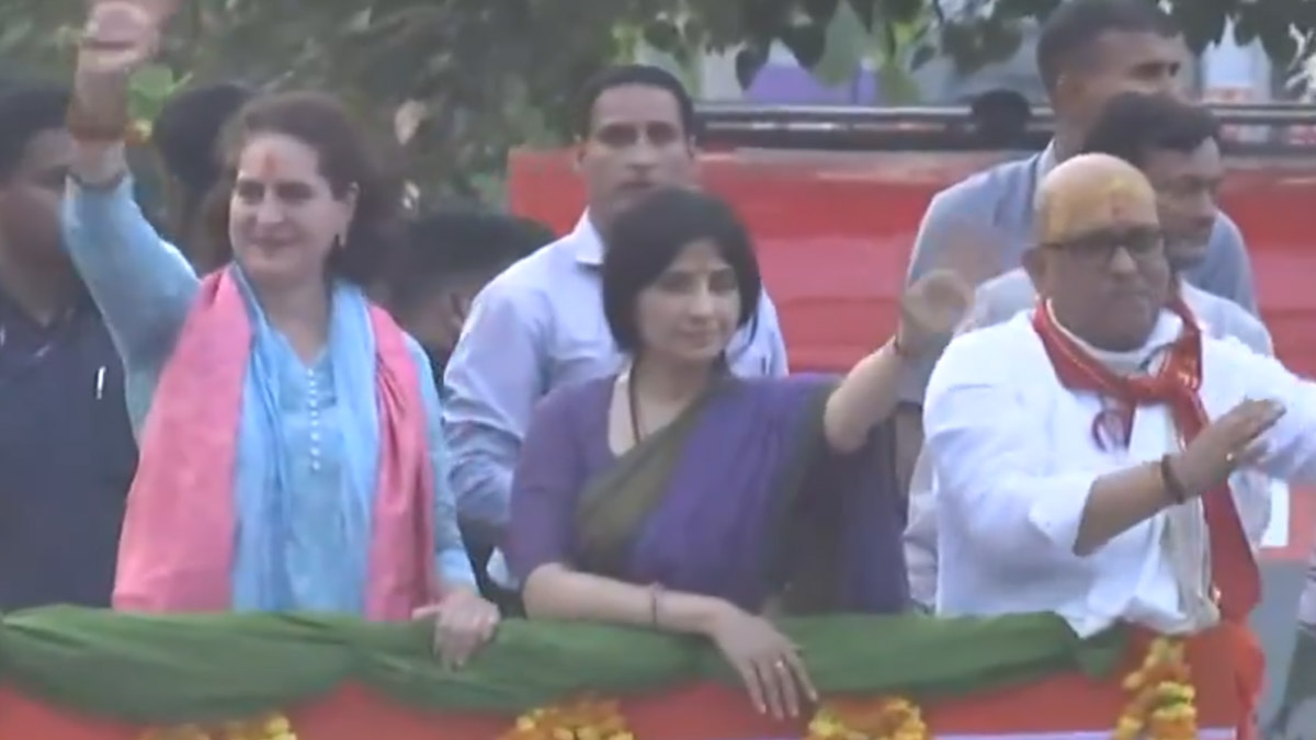 Priyanka Gandhi And Dimple Yadav's Road Show: वाराणसी से कांग्रेस के ...