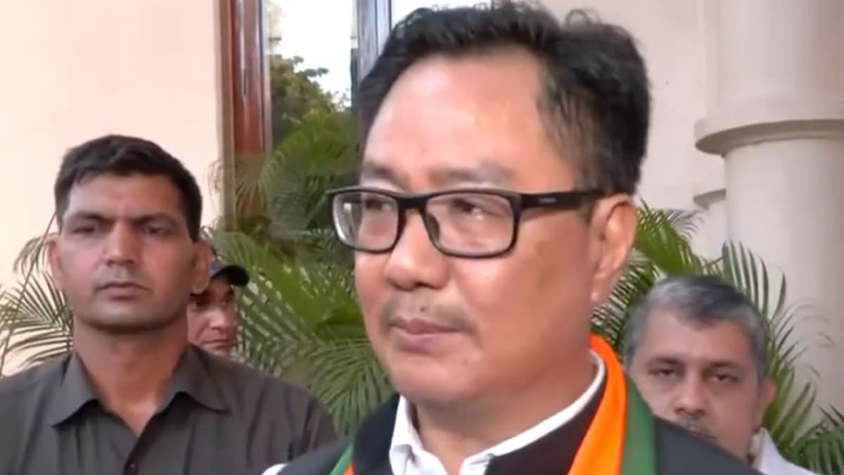 लोकसभा में कार्यवाही बाधित करने के लिए रीजीजू ने कांग्रेस को आड़े हाथ लिया
