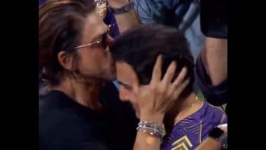 IPL 2024 Final में KKR की शानदार जीत के बाद शाहरुख खान ने गौतम गंभीर को लगाया गले और माथे को चूमा, देखें वीडियो