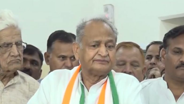 Ashok Gehlot On PM: प्रधानमंत्री की भाषा को किसी ने पसंद नहीं किया, इस पद की एक गरिमा होती है, पूर्व सीएम अशोक गहलोत का पीएम पर निशाना -Watch Video