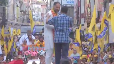 CM Kejriwal Roadshow: पंजाब के जालंधर में सीएम केजरीवाल ने पार्टी उम्मीदवार के लिए किया रोड शो -( Watch Video )