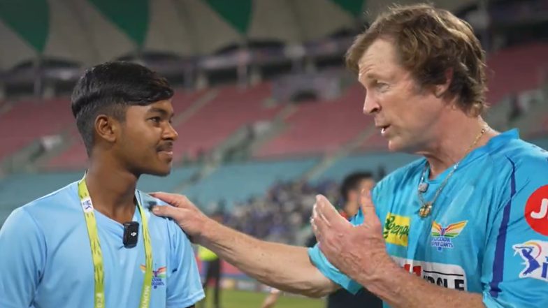 IPL 2024: LSG फील्डिंग कोच जोंटी रोड्स ने शानदार कैच लेने के लिए बॉल बॉय अथर्व की सराहना की, देखें वीडियो