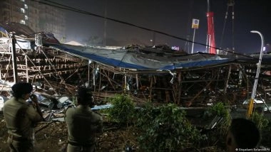 मुंबई में होर्डिंग गिरने से 14 लोगों की मौत, 70 जख्मी