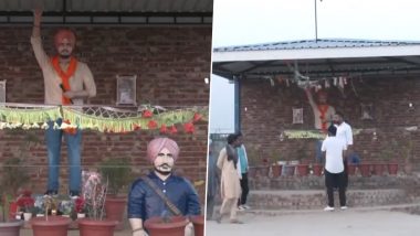 Sidhu Moosewala Death Anniversary: पंजाबी गायक सिद्धू मूसेवाला की बरसी पर लगी प्रदर्शनी, मूर्ति, तस्वीरें और टी-शर्ट और कॉफी मग पर दिखाई दिए मुसेवाला -( Watch Video )