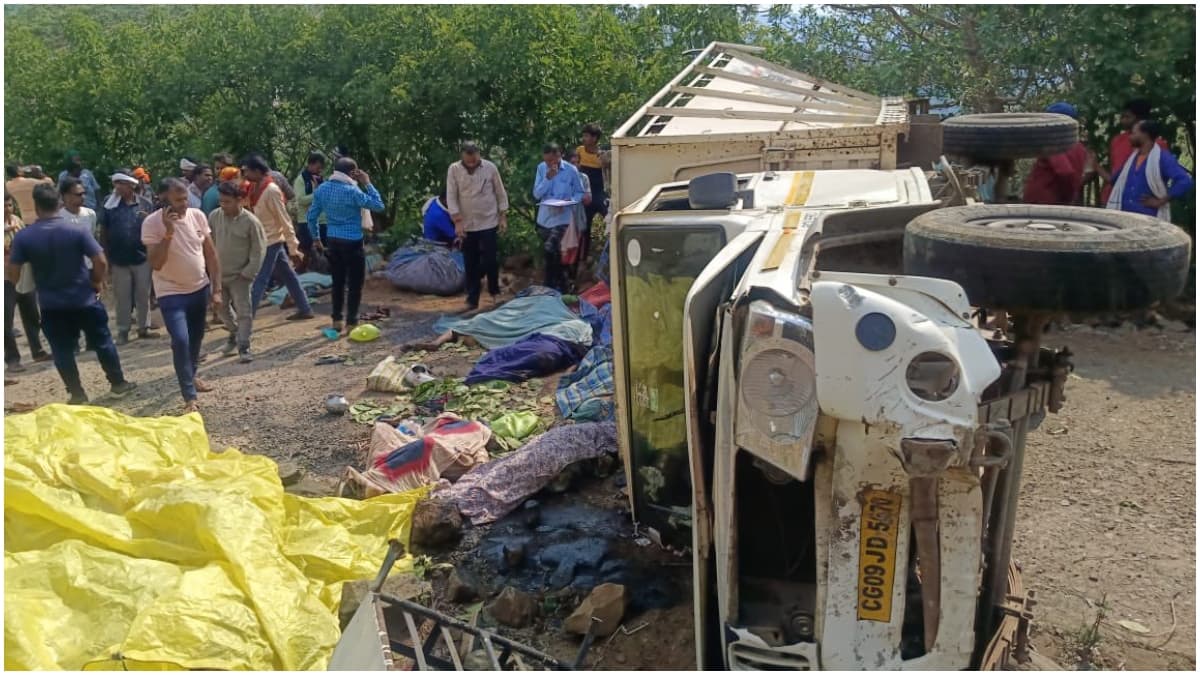Chhattisgarh Road Accident: छत्तीसगढ़ के कवर्धा में दर्दनाक सड़क हादसा, पिकअप अनियंत्रित होकर गहरे गड्ढे में गिरी, 15 मजदूरों की मौत; कई जख्मी- VIDEO