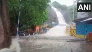 Flash Flood Video: तमिलनाडु के ओल्ड कोर्टलम झरने में अचानक आई बाढ़, वीडियो में देखें पानी का रौद्र