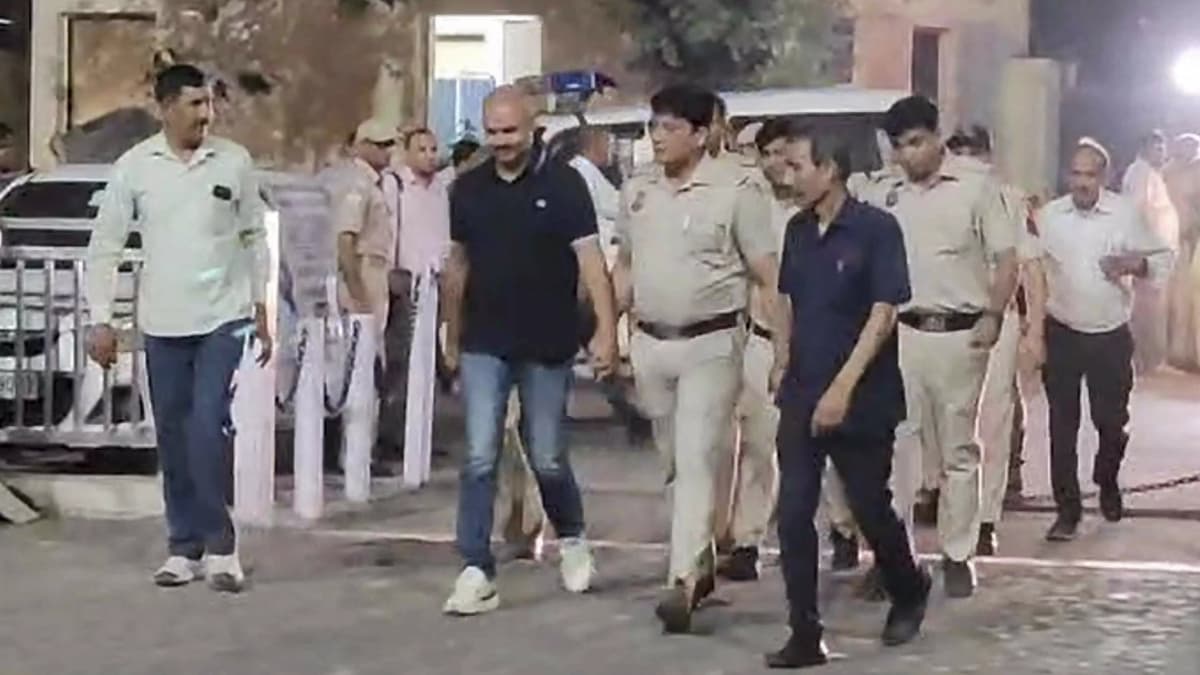 Swati Maliwal Assault Case: स्वाति मालीवाल मारपीट मामले में बिभव कुमार ने जमानत के लिए न्यायालय का रुख किया