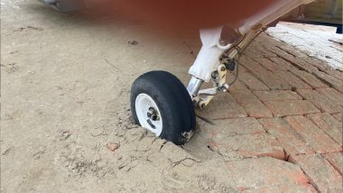 Bihar: चुनावी रैली के दौरान बड़ा हादसा टला! चिराग पासवान के हेलीकॉप्टर का पहिया मिट्टी में धंसा, देखें तस्वीरें
