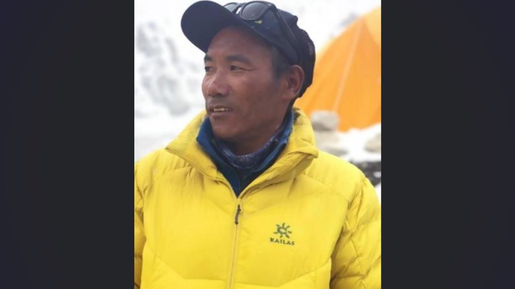 नेपाल के कामी रीता शेरपा ने बनाया रिकॉर्ड, 29वीं बार माउंट एवरेस्ट पर चढ़कर किया फतह