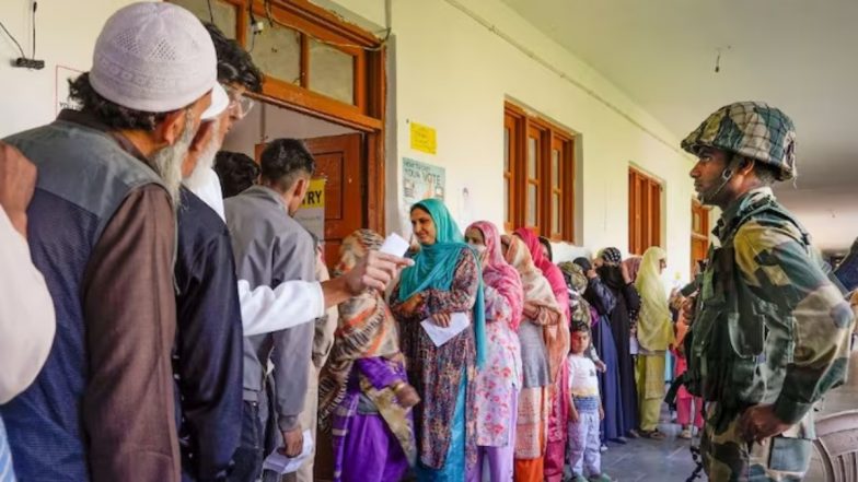 J&amp;K Voter Turnout: जम्मू-कश्मीर में 35 सालों में सबसे ज्यादा मतदान, 5 लोकसभा सीटों पर 58.46 फिसदी हुई वोटिंग